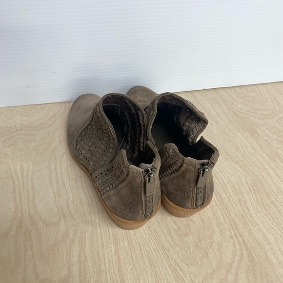 Vince Camuto Boots Womens 7 M Prasata Cutout Ankle Booties Beige Suede Pull On - Picture 4 of 7